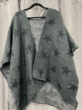 Star Print Grey Knit Poncho Wrap